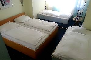 hotel_garni_frankfurt_triple_room.jpg